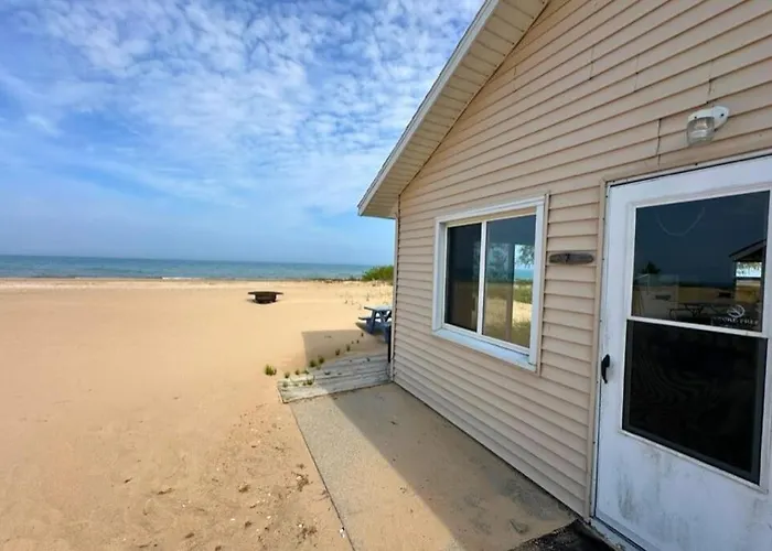 Cozy Cabin On The Beach Of Lake Huron