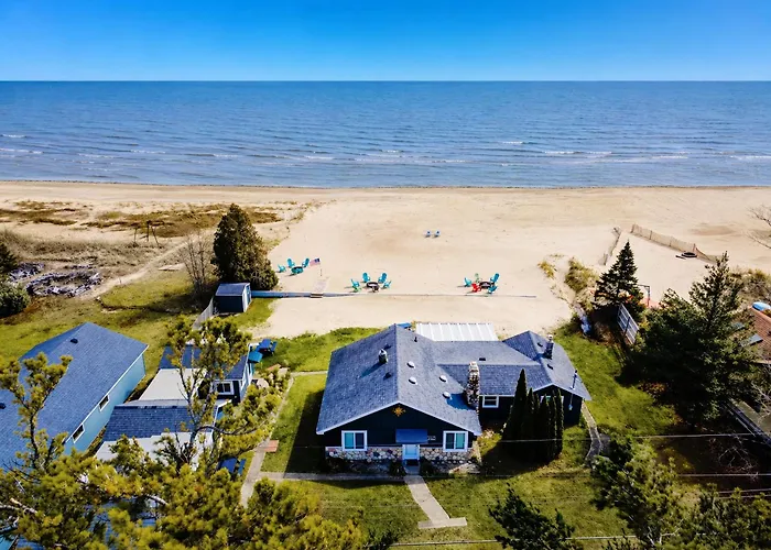 Northern Sands Lakefront Estate With Main House And 2 Cabins